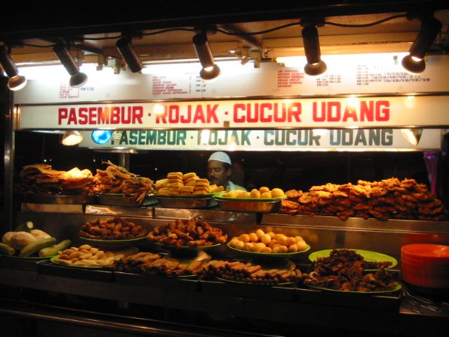 Rojak Mamak is called Pasembur in Penang. Locals have it as a snack or a main meal of the day. Photo: L Joo